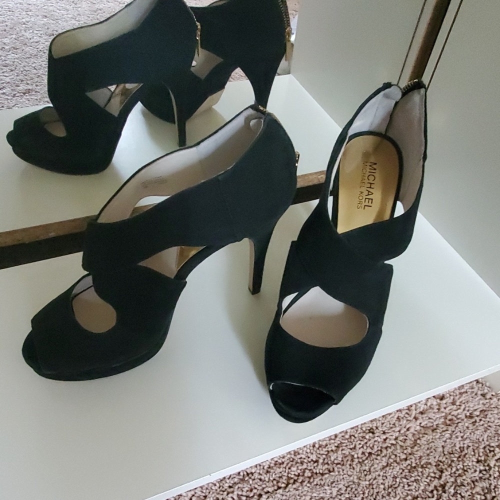 MICHAEL Michael Kors black 4 inch heels